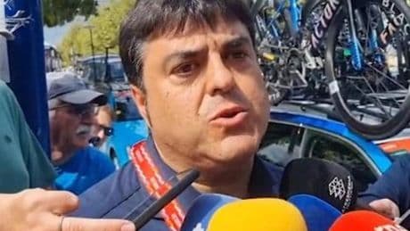 El director del Israel deja la Vuelta y regresa a Navarra tras la aparición de pintadas en su casa