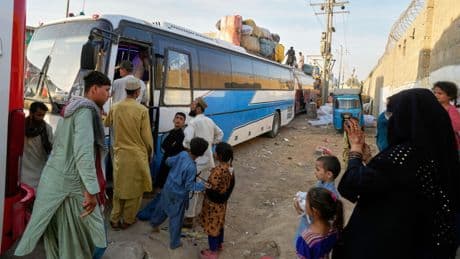 Expulsions massives d'Afghans: l’Iran et le Pakistan durcissent le ton