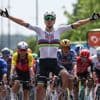 Meteen prijs voor Pogacar! Wereldkampioen sprint naar zege in elitegroepje met Evenepoel, Van der Poel en Vingegaard in Dauphiné