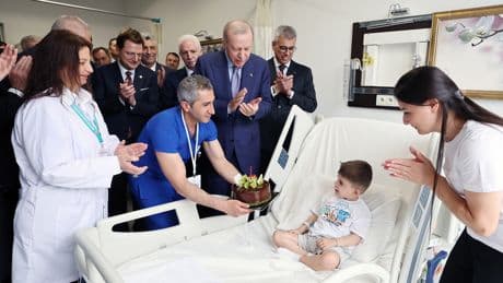 Cumhurbaşkanı Erdoğan'dan hastane ziyareti: Hastalara moral oldu