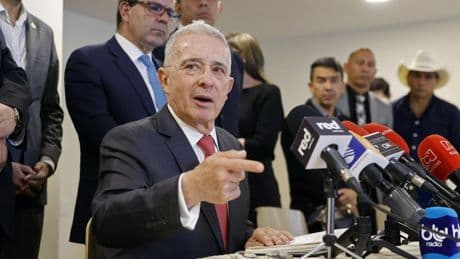 El Tribunal Superior de Bogotá ordena la libertad inmediata del expresidente Álvaro Uribe
