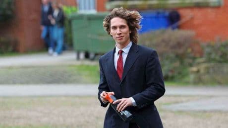 Huiszoeking bij Youtuber Acid die naam van voor verkrachting veroordeelde geneeskundestudent openbaarde