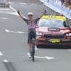Ferme opsteker voor Alpecin-Deceuninck: sprinter Kaden Groves rijdt solo naar ritzege in Pontarlier