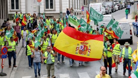 Clamor del campo español contra Bruselas: "Nos recortan el 20% de los fondos agrarios y multiplican por 5% el gasto militar"