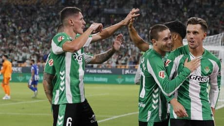 El Betis acaba con su gafe liguero de La Cartuja