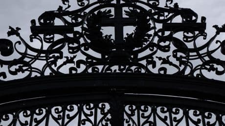 Behind Closed Doors, Harvard Officials Debate a Risky Truce With Trump
