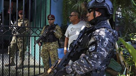 El "nuevo El Salvador" de Bukele: militarizar la educación, menores juzgados como adultos y más años de prisión