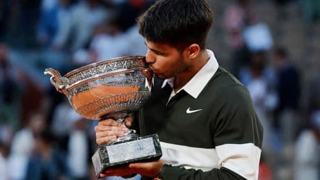 Roland-Garros : auteur d’une incroyable remontada, Alcaraz conserve sa couronne parisienne