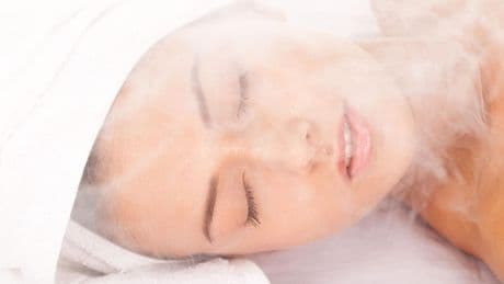 Wellness-Behandlung: Gesichtssauna gegen Hautunreinheiten: Tipps zur Anwendung und Wirkung
