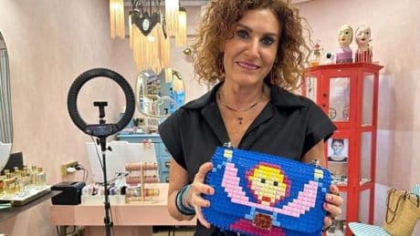 Llega el bolso 'Marijaia': ideado por una comerciante bilbaína y hecho con piezas tipo Lego