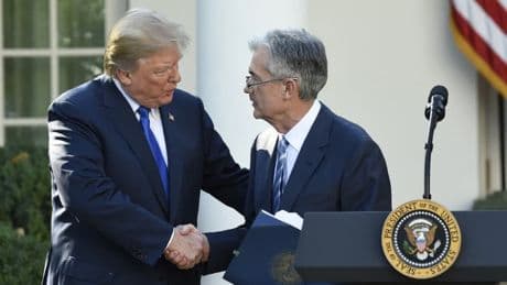 Il l'accuse maintenant de fraude sur un chantier, il montre sa lettre de licenciement en public: Trump a-t-il vraiment les moyens de "virer" le patron de la Fed Jerome Powell?