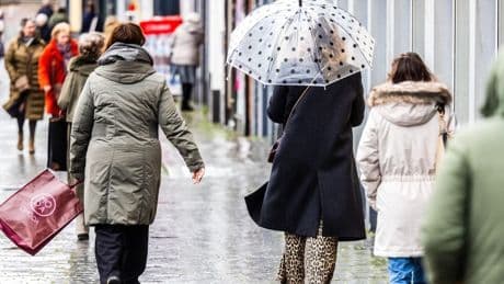 Einde aan een lange droge periode: stevige buien en krachtige wind maakt het nog frisser