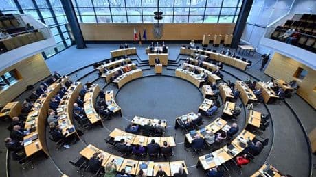 Landtag: Antrag zu AfD-Verbotsverfahren in Ausschuss überwiesen