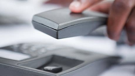 Verbraucherzentrale warnt vor Telefonbetrug - besser direkt auflegen