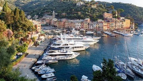 A Portofino vietato l'accattonaggio: il provvedimento serve a tutelare il turismo