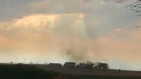 Potential tornado sightings in Manitoba being investigated by Environment Canada