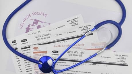 Malade pendant ses vacances, un salarié pourra reporter ses congés payés