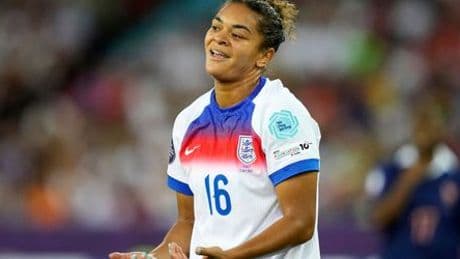 Fußball-EM 2025: Englands Jess Carter wehrt sich gegen Rassismusattacken