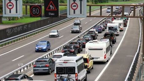 Vorstoß im Parlament: Fahrten durch die Schweiz sollen extra Gebühr kosten