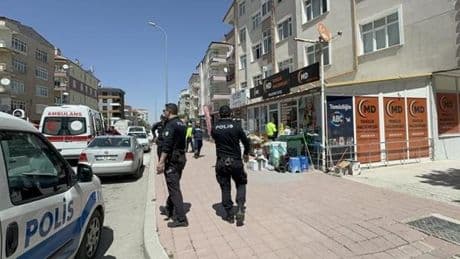 Karaman'da hamile eşini bıçakla rehin aldı!