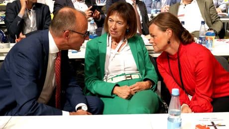 Neue Aufgabe - Wichtigste Merz-Vertraute verlässt das Kanzleramt