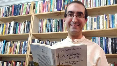Luis Santamaría, experto en sectas: “Los libros de autoayuda te acaban culpabilizando de tus propias desgracias, de cosas de las que no tienes culpa”