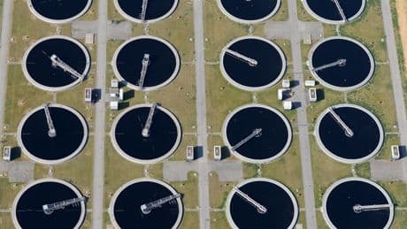 Schadstoffe in Kläranlagen: Milliardenstreit ums Abwasser: Drohen gar Arzneimittel-Engpässe?