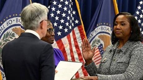 Chi è Lisa Cook, la prima afroamericana alla guida della Fed che ha fatto causa a Trump