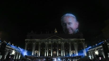 Les images du concert pour la paix au Vatican avec Pharrell Williams, Andrea Bocelli et John Legend