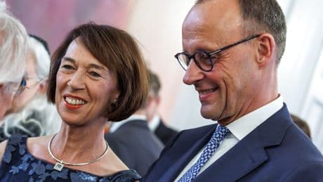Charlotte Merz - Erste Kanzler-Reise für die First Lady!