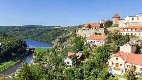 Geländer mangelhaft - Touristin stürzt bei Ausflug auf dieser Burg ab