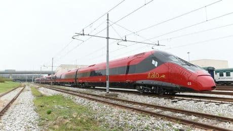 Treno Italo colpito da un fulmine, fermo sulla Milano-Bologna: possibile trasbordo dei passeggeri. Ritardi fino a 70 minuti