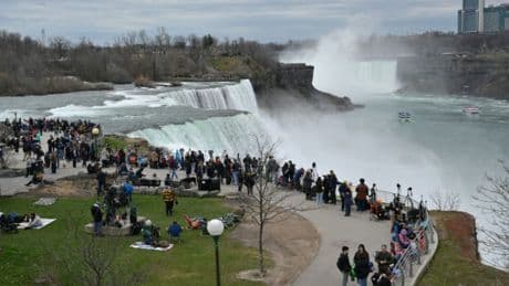 Fünf Touristen sterben bei Busunglück in USA nahe Niagara-Fällen - Fahrer verlor Kontrolle