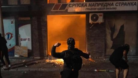 En Serbie, cinquième soirée de heurts entre manifestants anticorruption et police