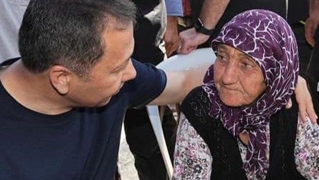 Bakan Yerlikaya Sındırgı'da depremzede aileleri ziyaret etti