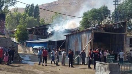 Erzurum'da yangın felaketi! Alevler evleri sardı