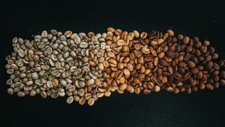 España está enamorada de un tipo de café que Europa tiene vetado: la culpa es de la tradición y las acrilamidas