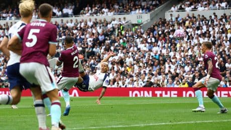 Premier League : en vidéo, le but acrobatique de Richarlison dès la première journée