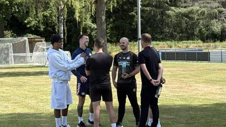 Malik Tillman neemt bij PSV afscheid van ploeggenoten: ’Vrienden voor het leven gemaakt’