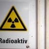 Spezialkräfte im Einsatz: Entwarnung: Nach Schulräumung keine Radioaktivität entdeckt