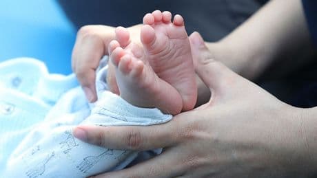 Gezondheidsraad pleit opnieuw voor vitamine K-prik: beschermt baby's beter