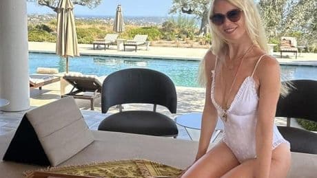 Claudia Schiffer cumple 55 en Grecia, su paraíso veraniego