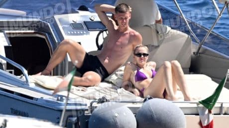Dani Olmo desconecta junto a su novia Laura Abla en la costa de Italia