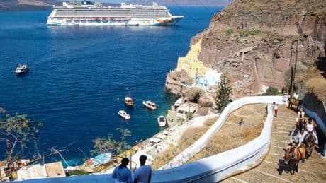 Tassa di sbarco sulle crociere: 20 euro per Mykonos e Santorini