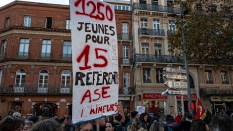 « L’enfance n’est pas la priorité de l’État » : les professionnels de la protection des mineurs contre la rue contre le manque de moyens