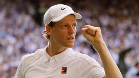 Wimbledon, il trionfo di Sinner. Nessun italiano era mai riuscito ad alzare la coppa