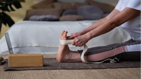 Asanas: Dehnungshilfe für Anfänger und Profis: So wenden Sie einen Yoga-Gurt an