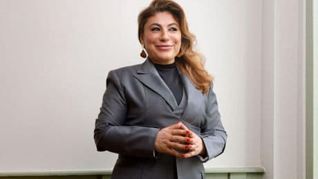 Yesim (49) heeft spijt van scheiding: ’Na zes jaar voelt het nog steeds alsof hart uit mijn lijf wordt gescheurd’