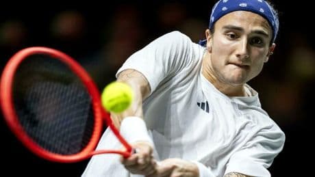 Mattia Bellucci eliminato al primo turno del Masters 1000 di Toronto. L'azzurro si ritira per crampi nel terzo set