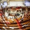 EDITO. Tripartisme, gouvernement bloqué et menacé à la rentrée... Un retour de la IVe République ?